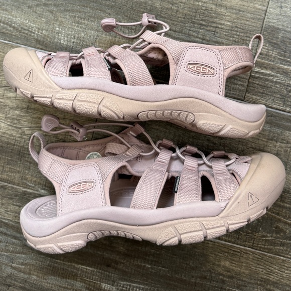 KEEN Women's Light Pink Athletic Sandals hiking 8 waterproof - Picture 1 of 7